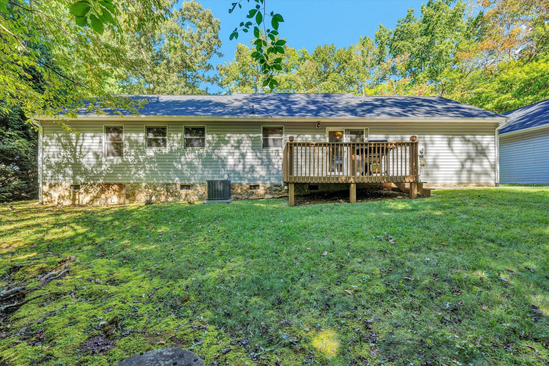 1264 JAMESTOWN RD - Photo 2