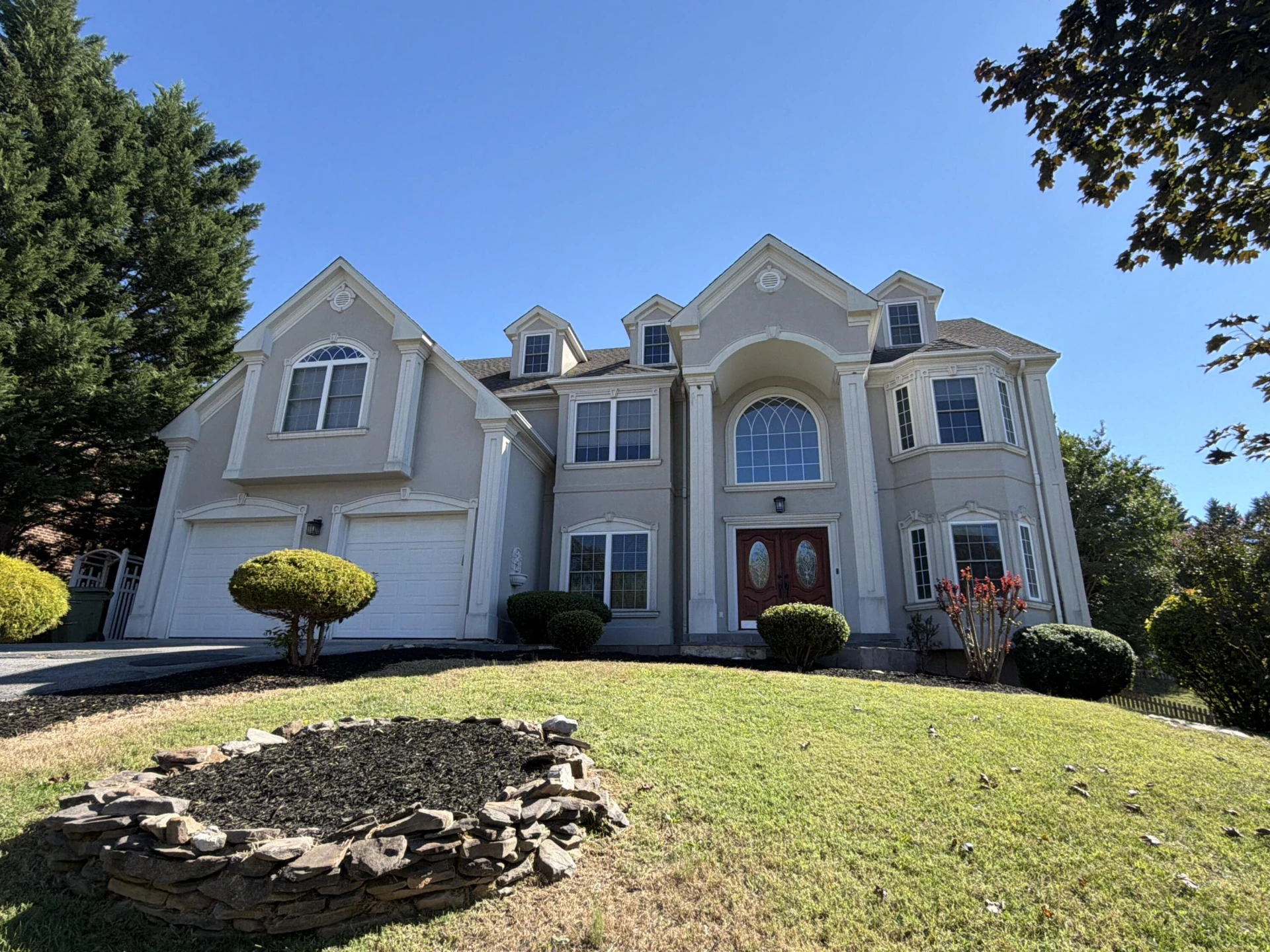 906 Saddle DR - Photo 2