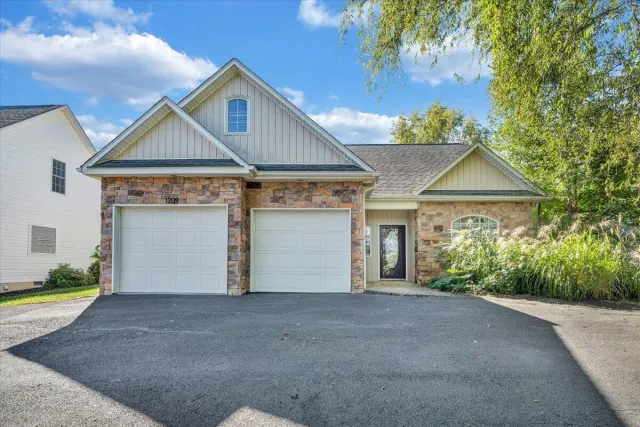 1209 Mountain View RD, Vinton, VA, 24179