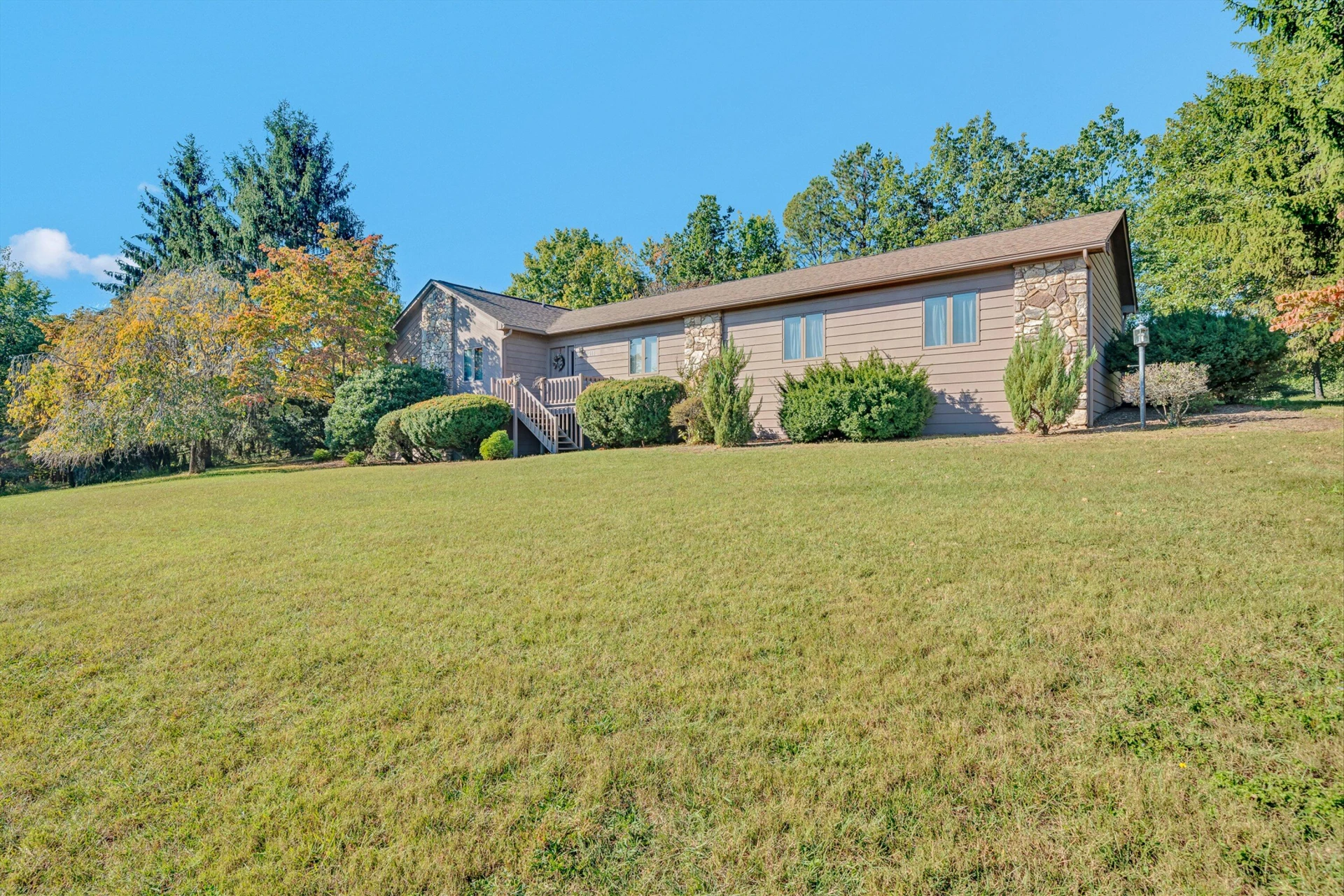 311 Foxcroft DR - Photo 2