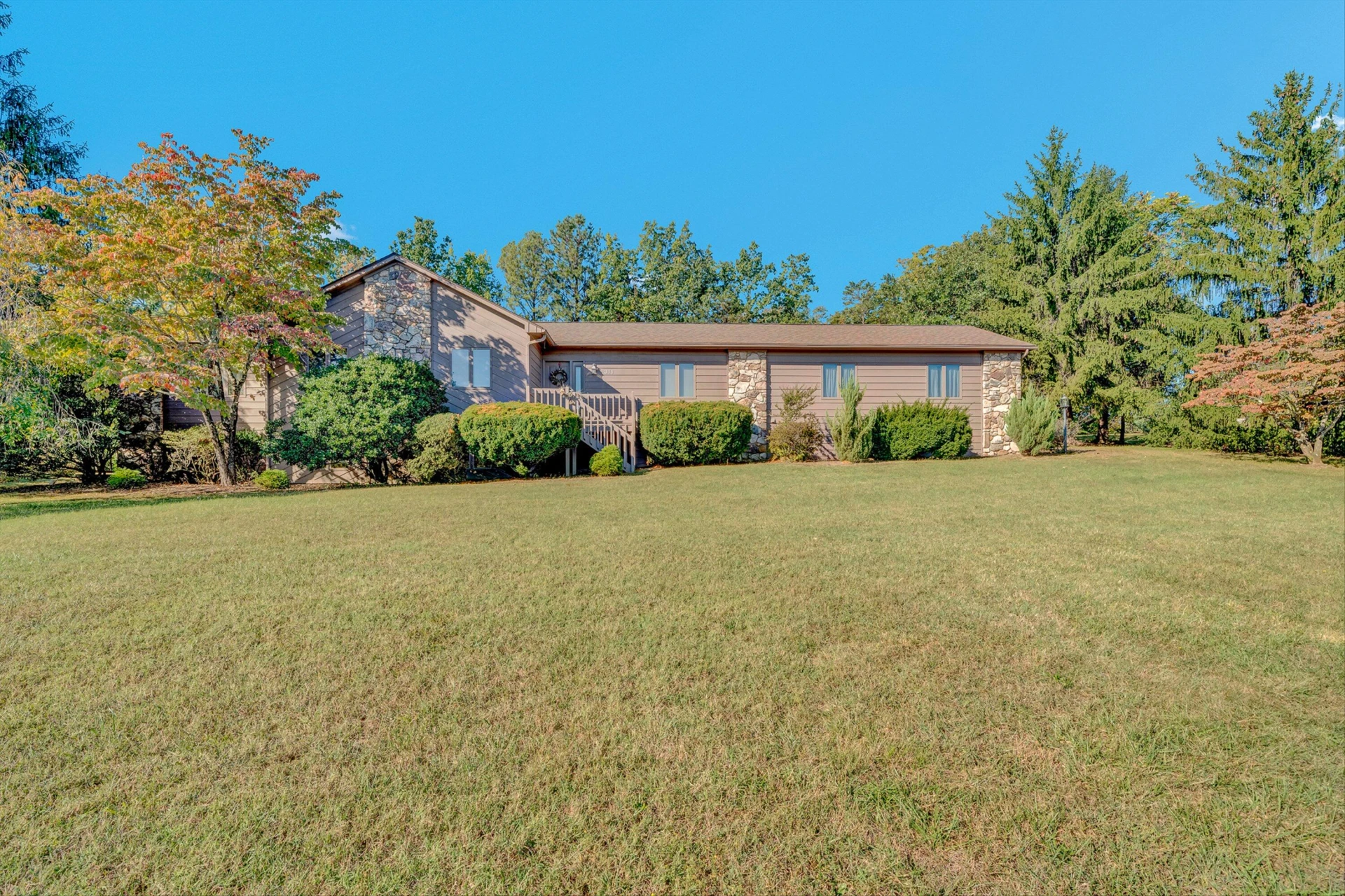 311 Foxcroft DR - Photo 3