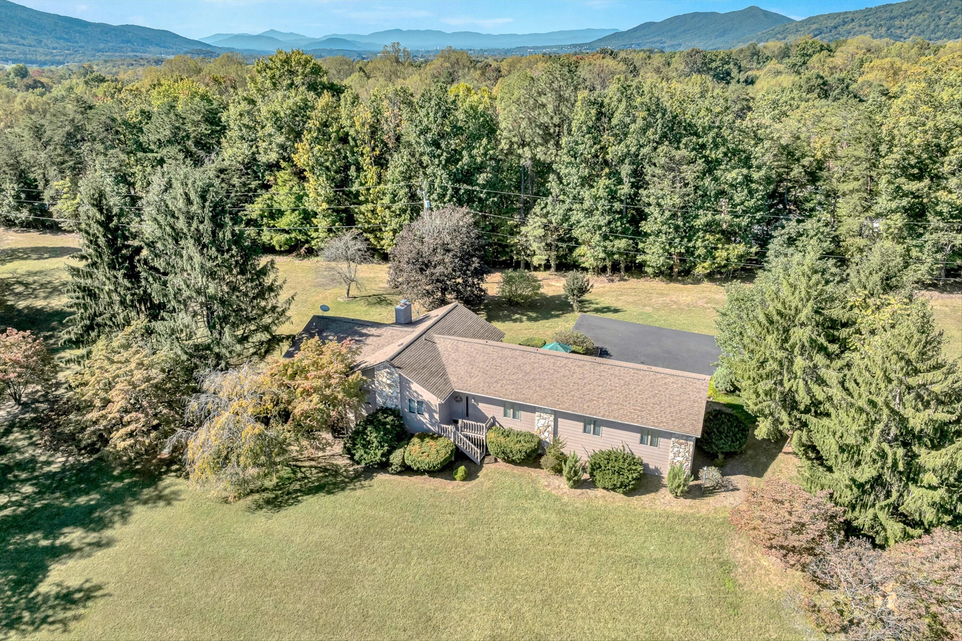 311 Foxcroft DR - Photo 4