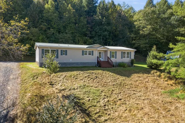 9043 Copper Hill RD NE