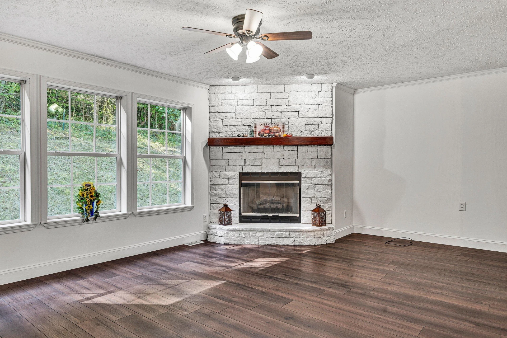 9043 Copper Hill RD NE - Photo 3