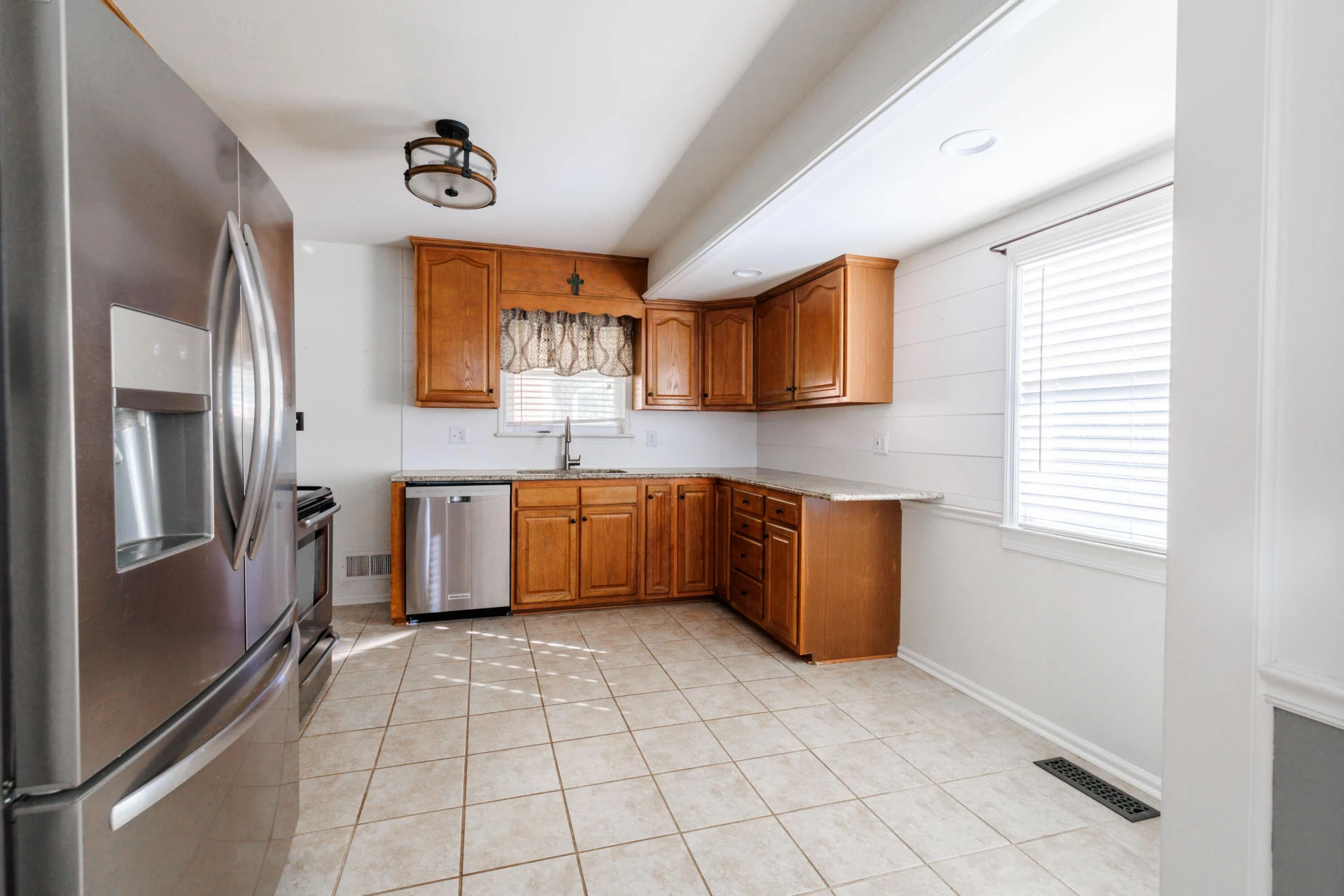 635 E Augusta AVE - Photo 10