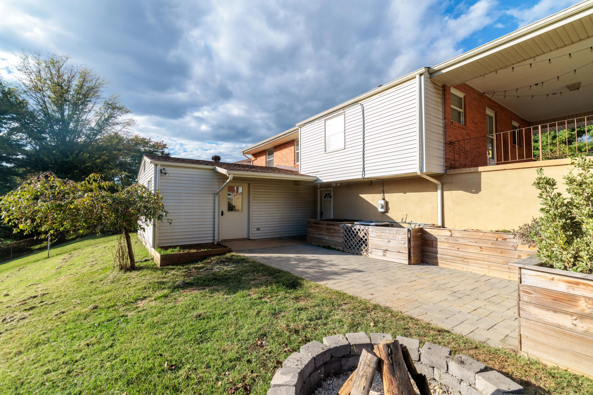 635 E Augusta AVE - Photo 38