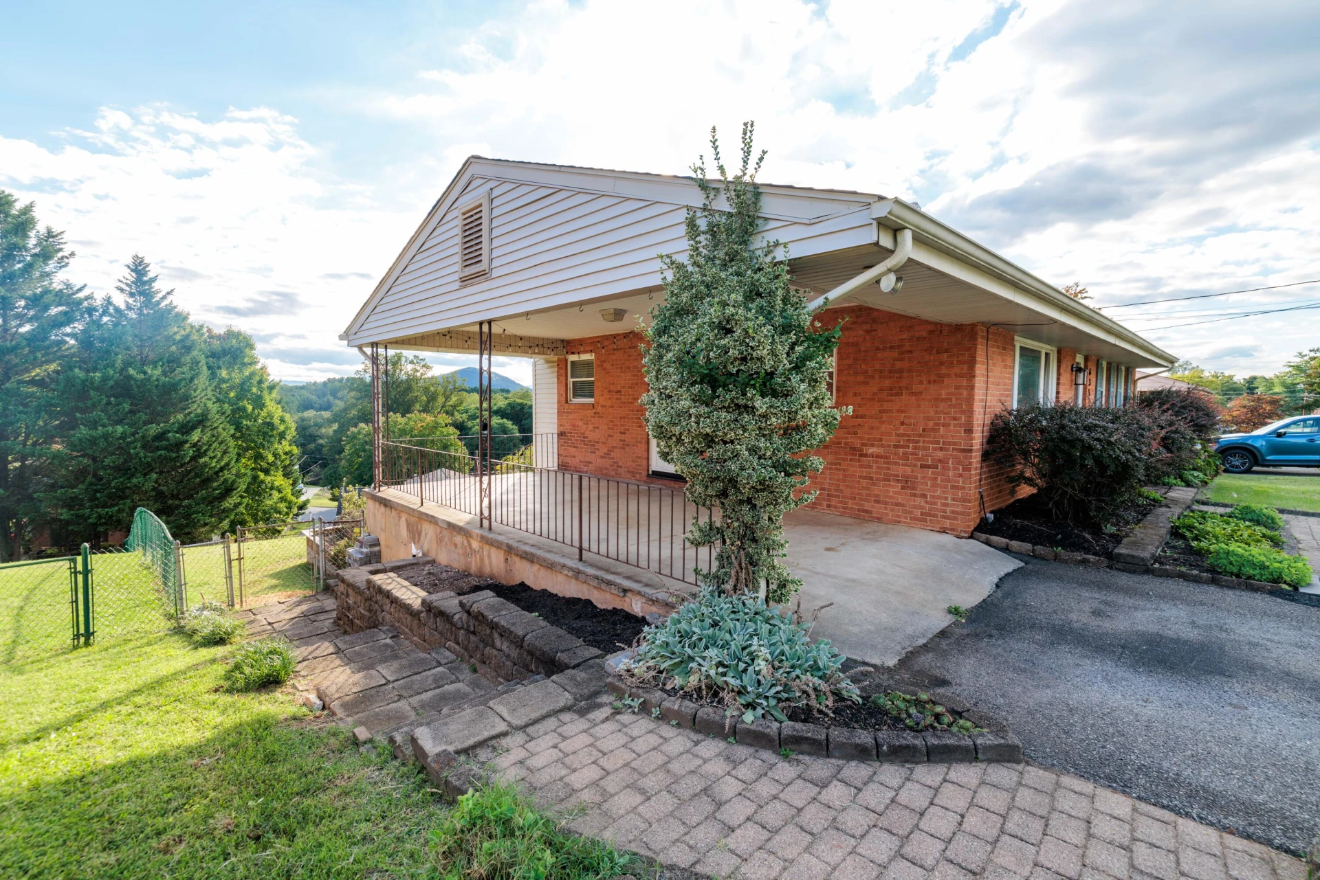 635 E Augusta AVE - Photo 41