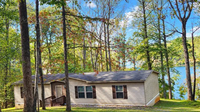 300 Whisperway RD, Moneta, VA, 24121