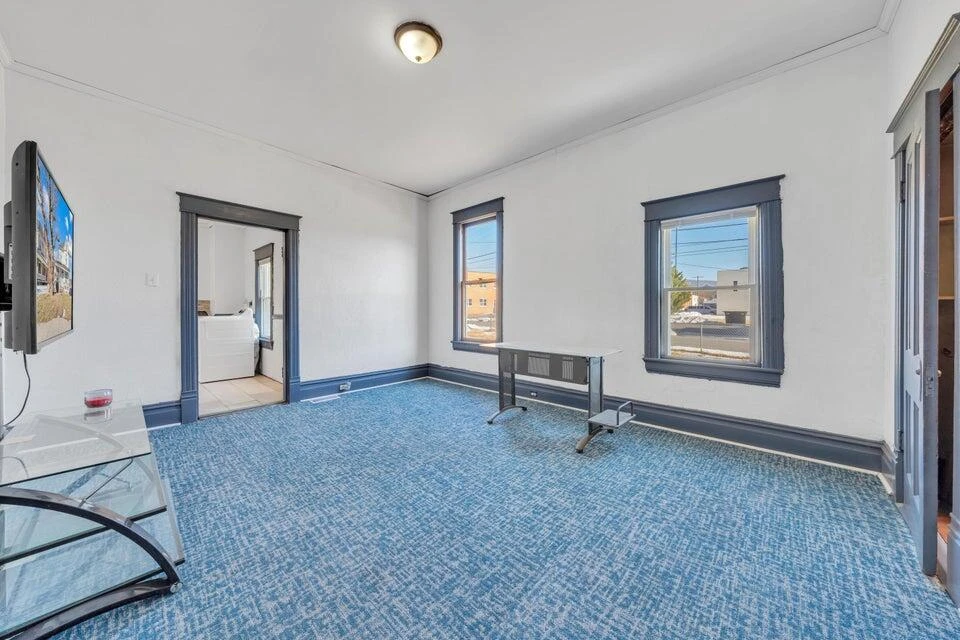 105 N Lexington AVE - Photo 5