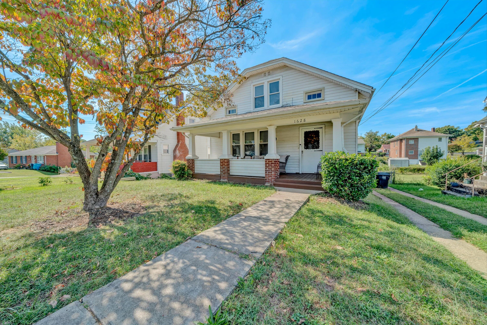 1628 Rugby BLVD NW - Photo 2