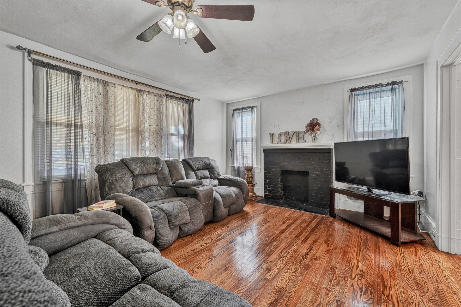 1628 Rugby BLVD NW - Photo 7