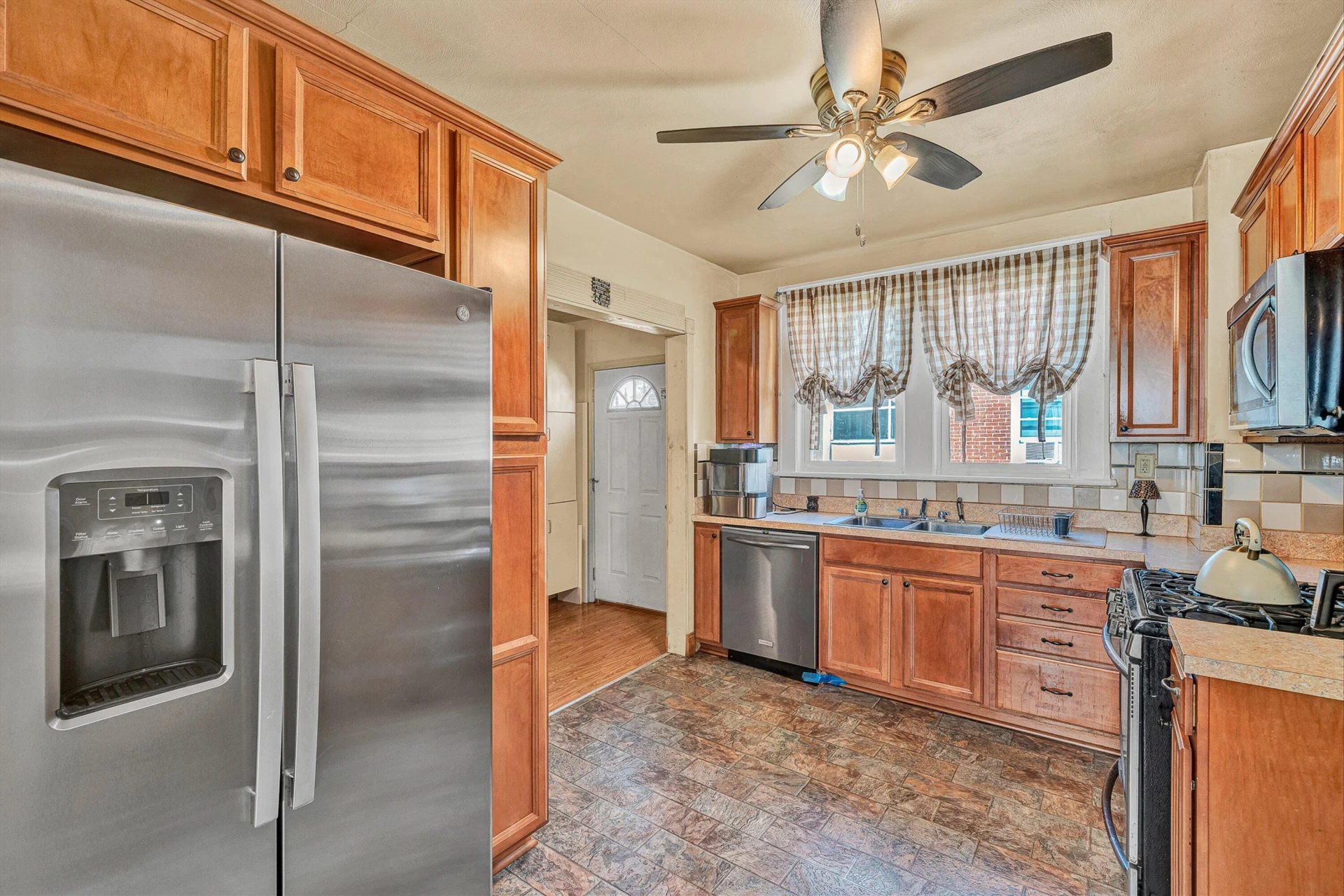 1628 Rugby BLVD NW - Photo 11