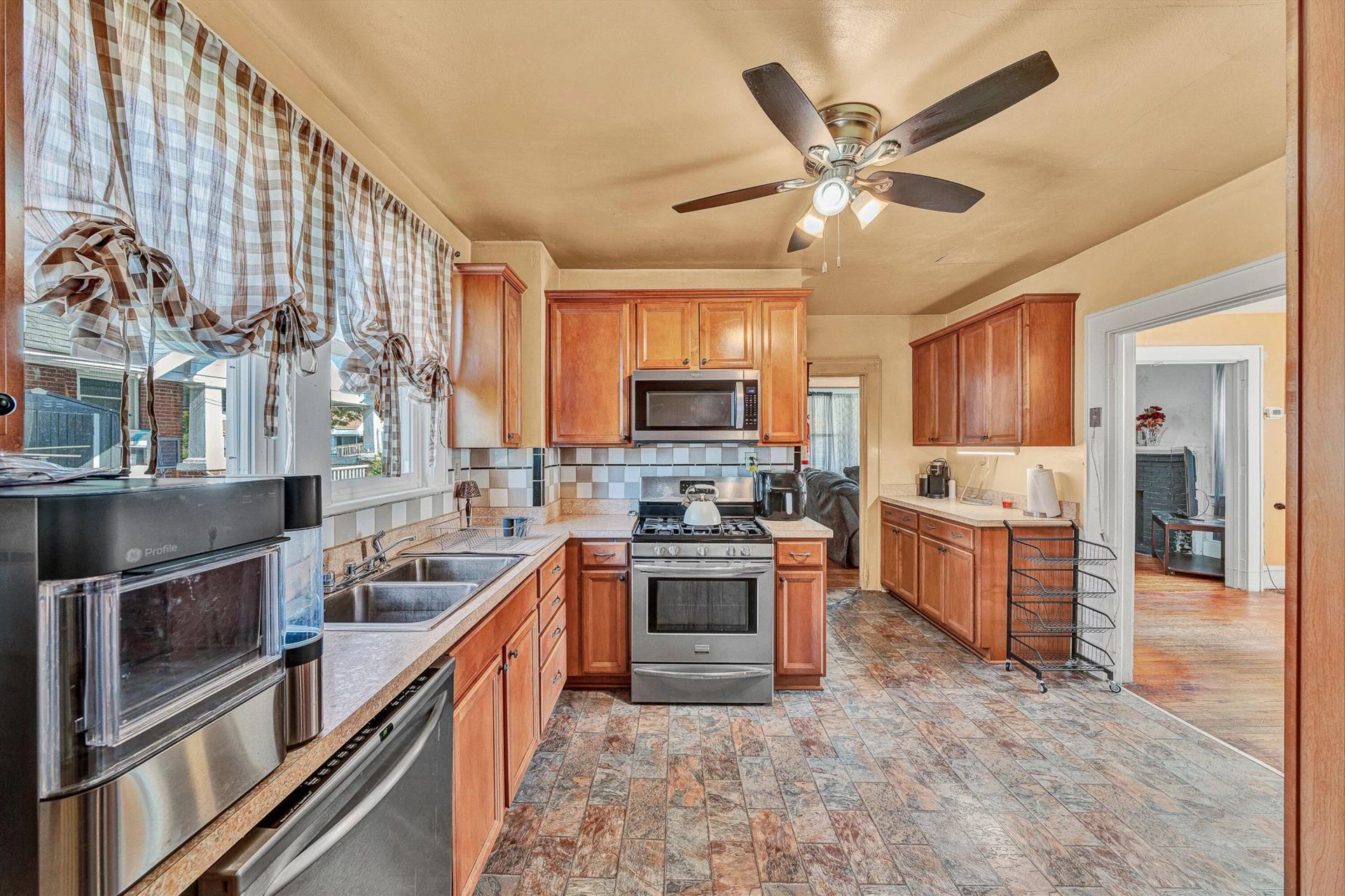 1628 Rugby BLVD NW - Photo 12
