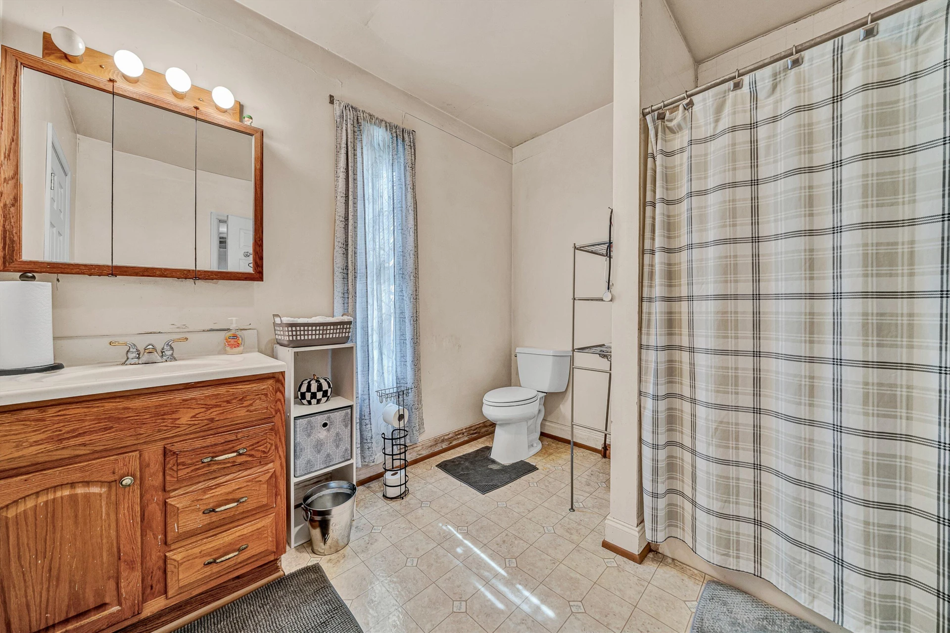 1628 Rugby BLVD NW - Photo 17