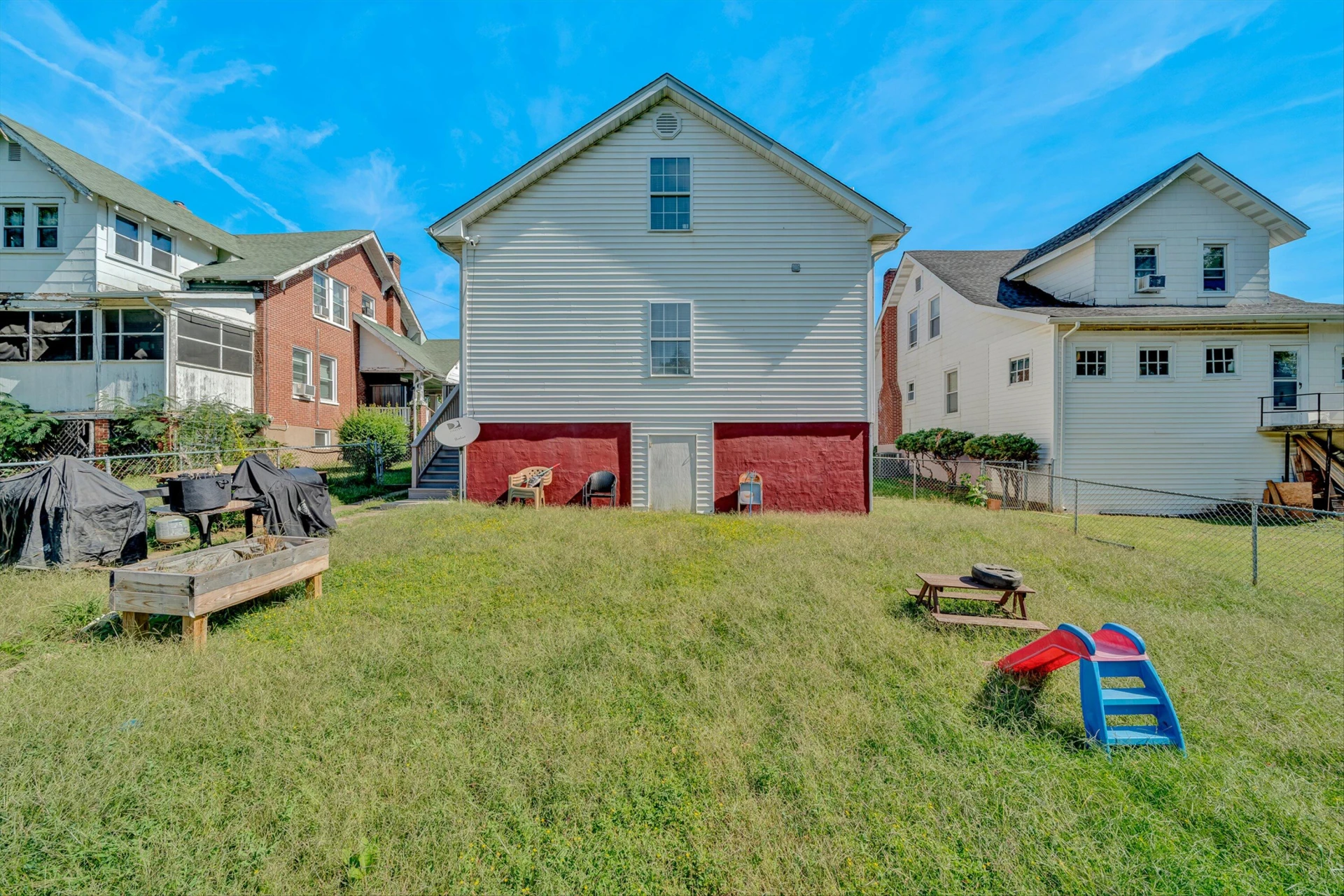1628 Rugby BLVD NW - Photo 27