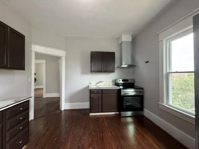 1120 12Th ST SE - Photo 5
