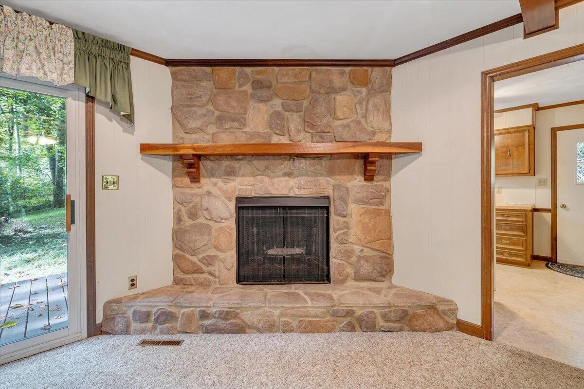 219 Summer CIR - Photo 8