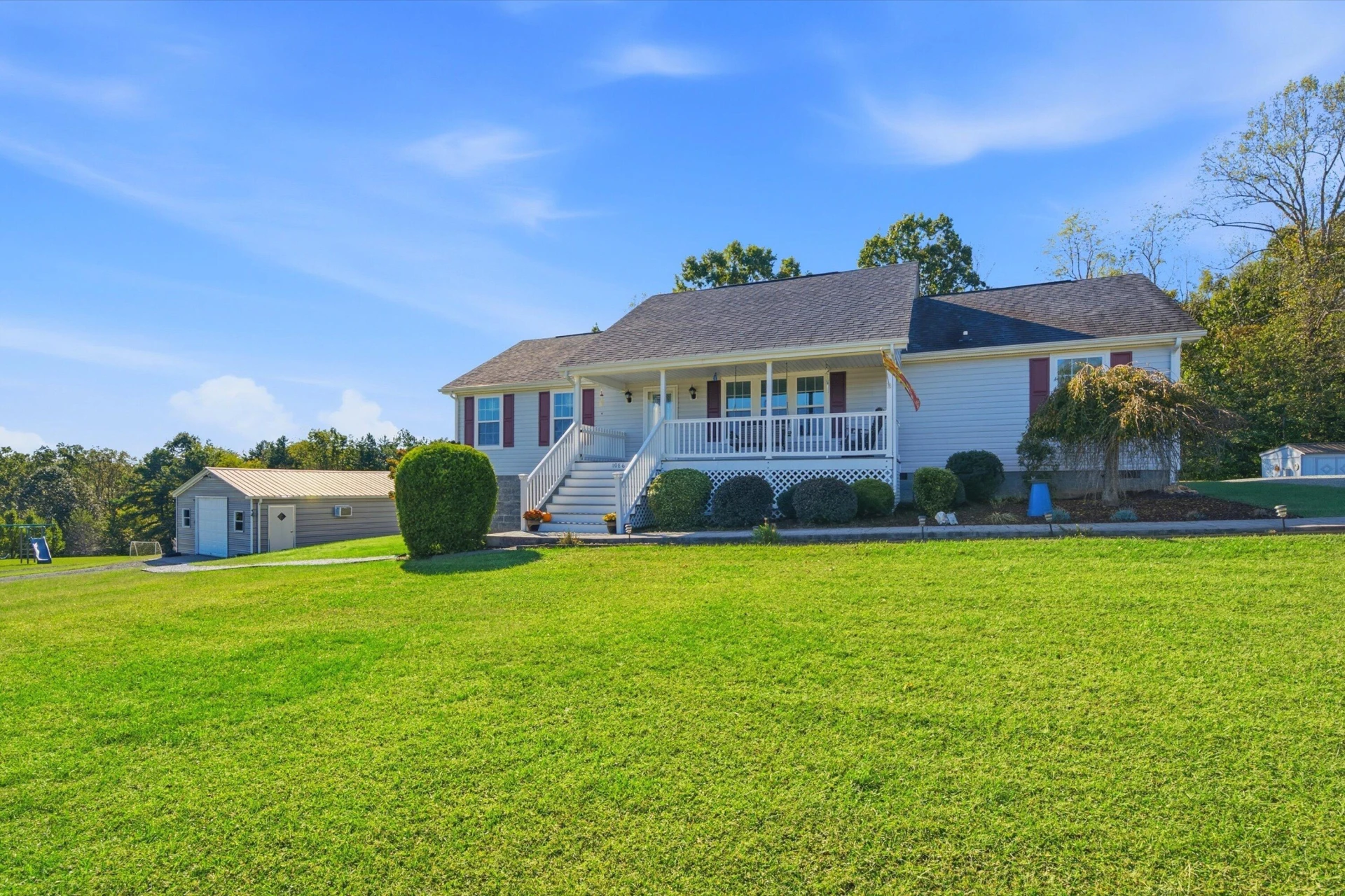 1086 Blackwater Hills DR - Photo 3
