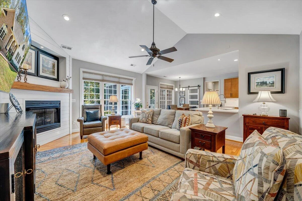 203 Windcrest DR - Photo 3