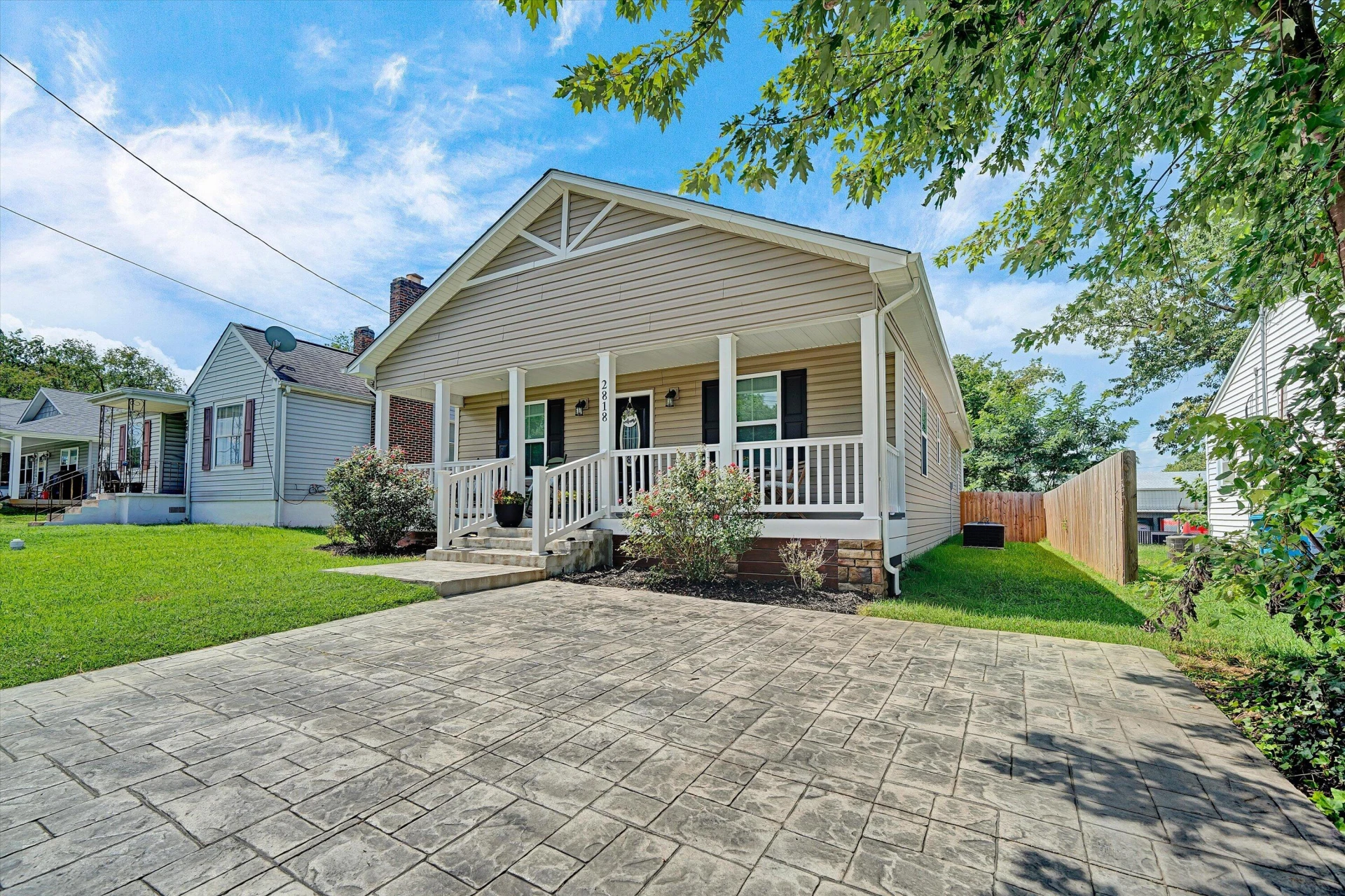 2818 Ridgefield ST NE - Photo 3