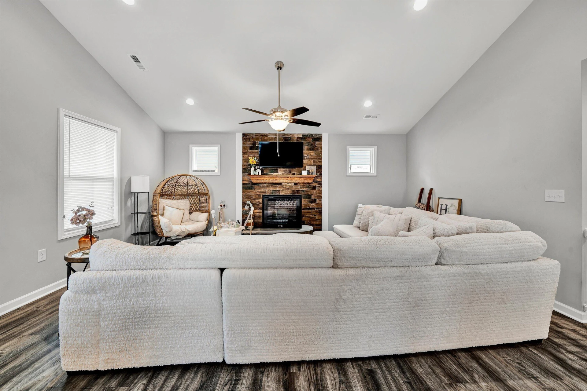 2818 Ridgefield ST NE - Photo 8