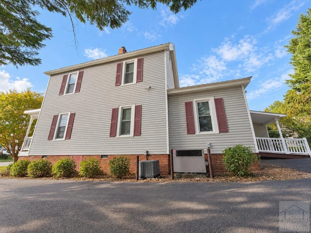 33 Ellsworth ST - Photo 3