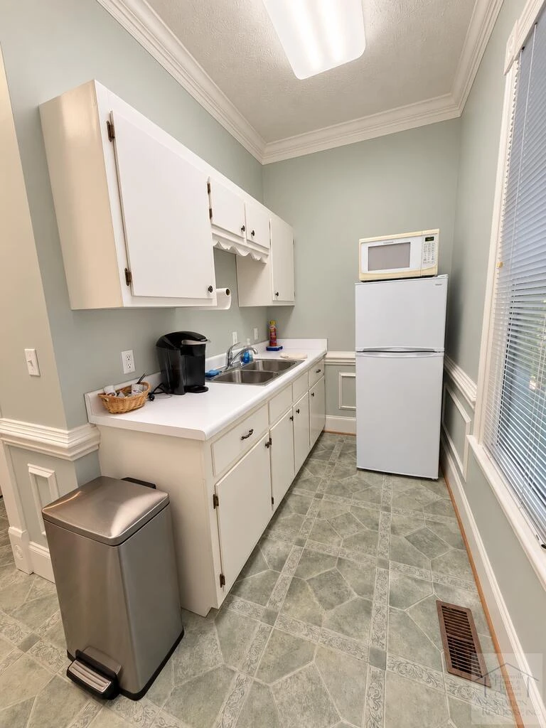 33 Ellsworth ST - Photo 19