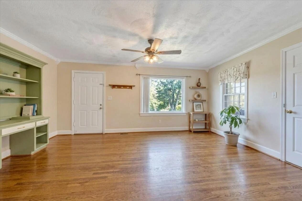 2812 Sweetbrier AVE SW - Photo 2