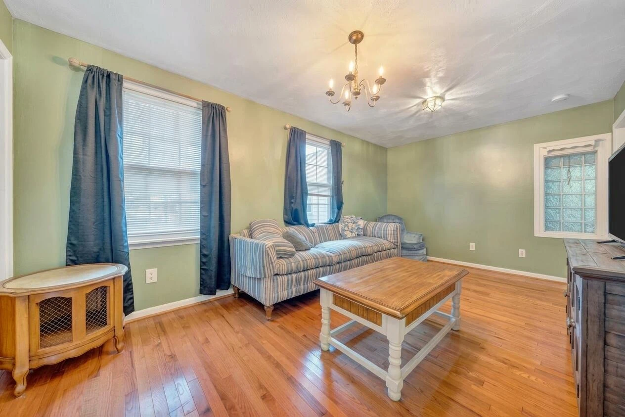 2812 Sweetbrier AVE SW - Photo 6
