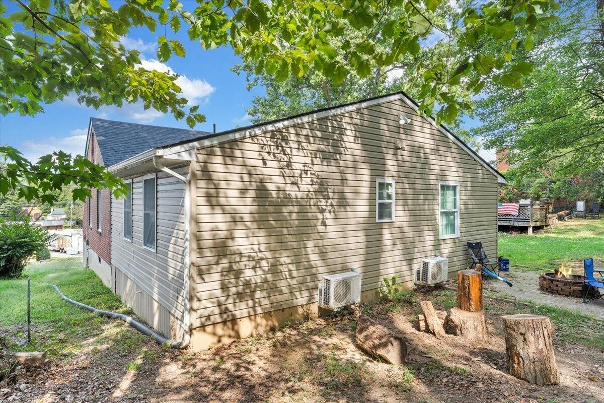 2812 Sweetbrier AVE SW - Photo 8