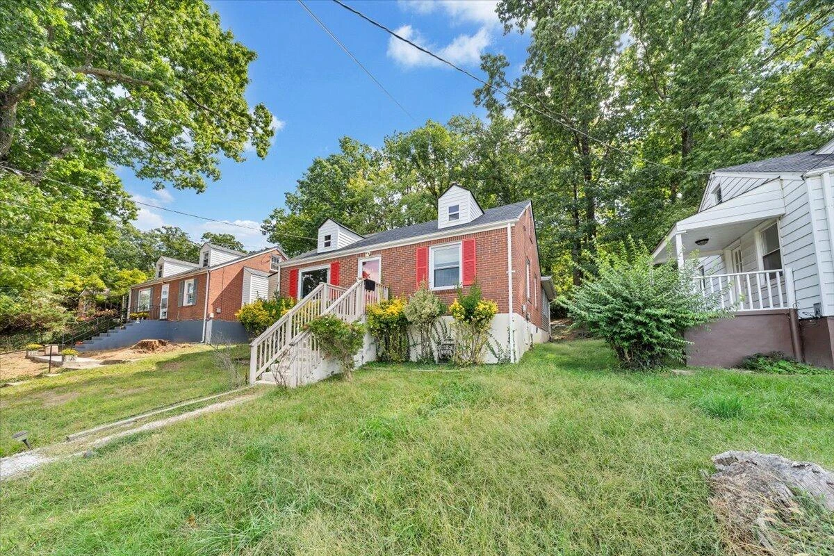 2812 Sweetbrier AVE SW - Photo 10