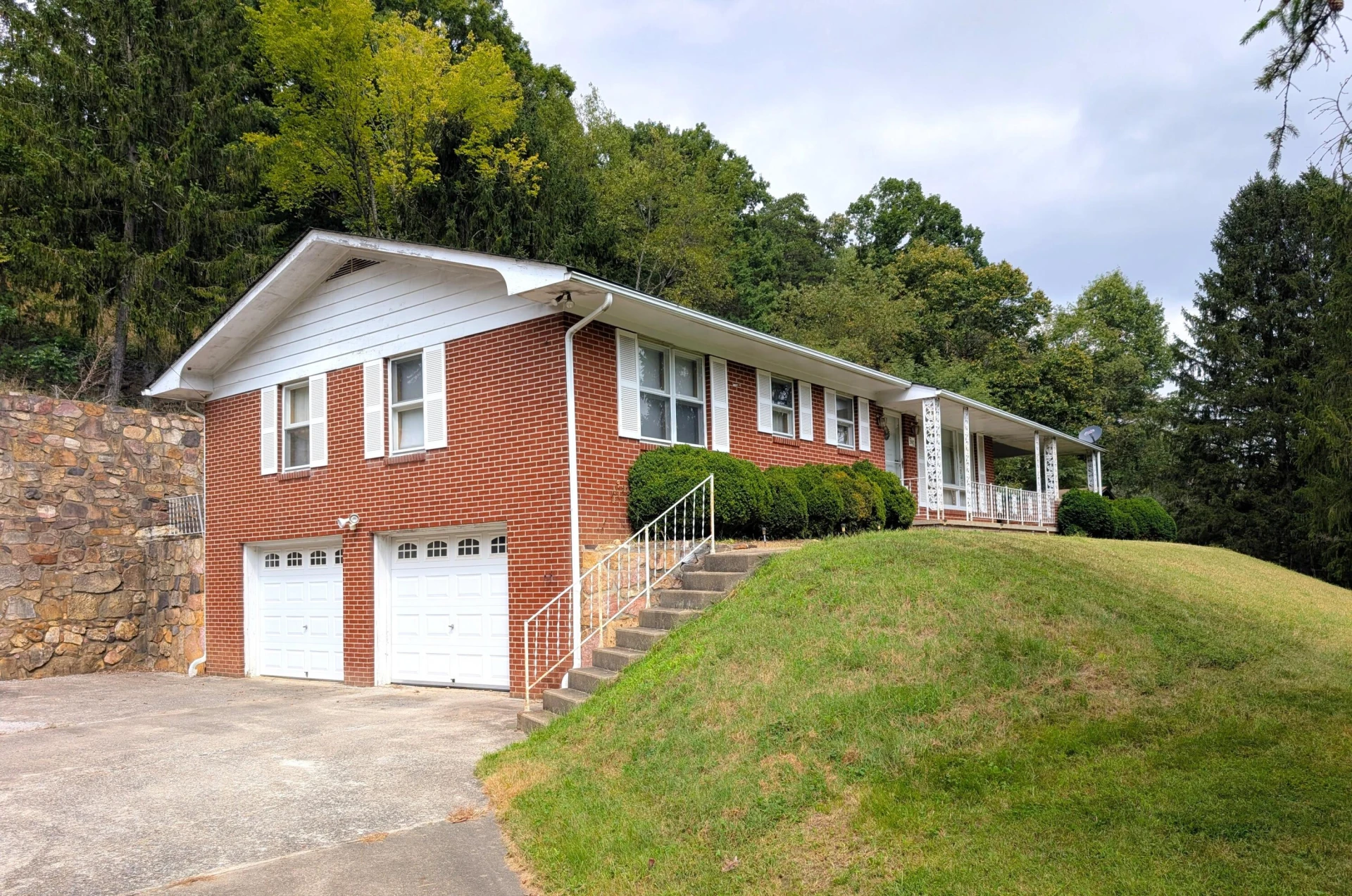 2802 Winterberry AVE - Photo 2