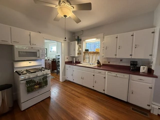 2118 Laburnum AVE SW - Photo 11