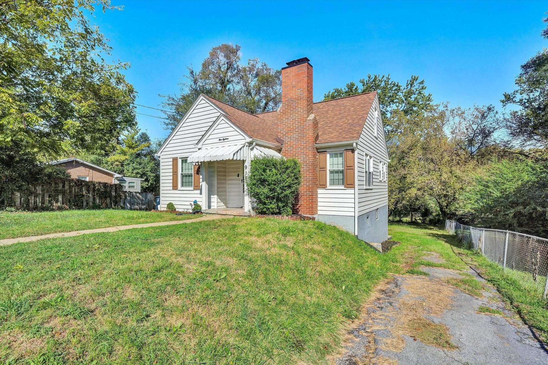 918 Westside BLVD NW - Photo 2