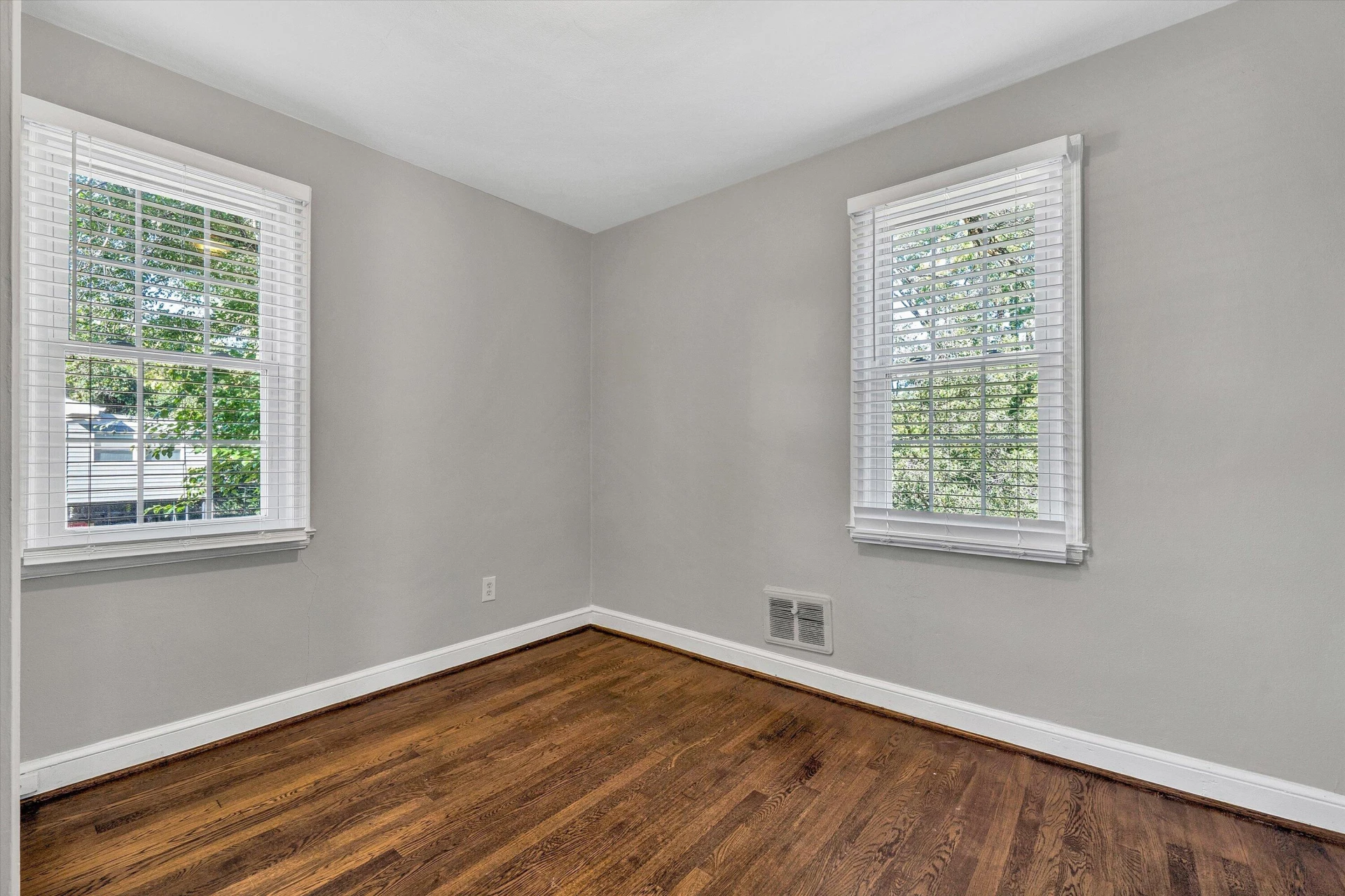 918 Westside BLVD NW - Photo 16