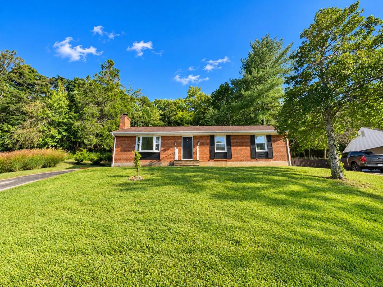 5028 Sunny Side DR - Photo 2