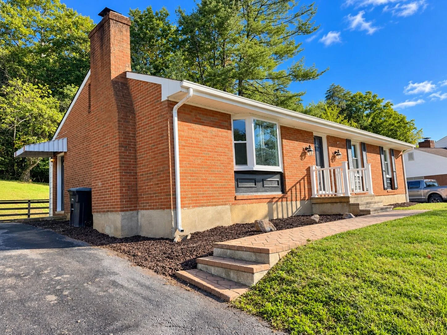5028 Sunny Side DR - Photo 3