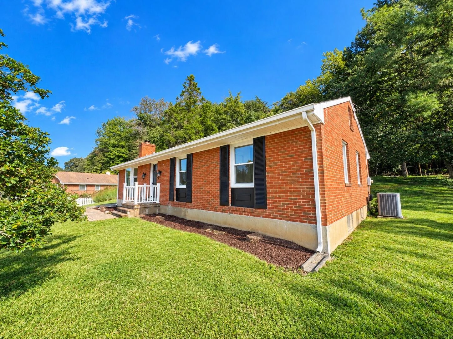 5028 Sunny Side DR - Photo 4