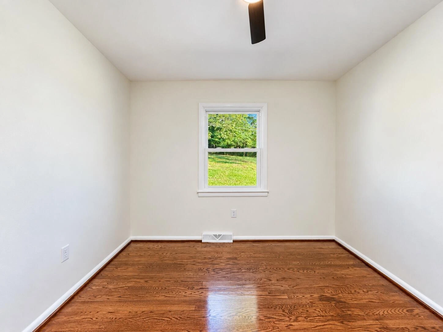 5028 Sunny Side DR - Photo 12