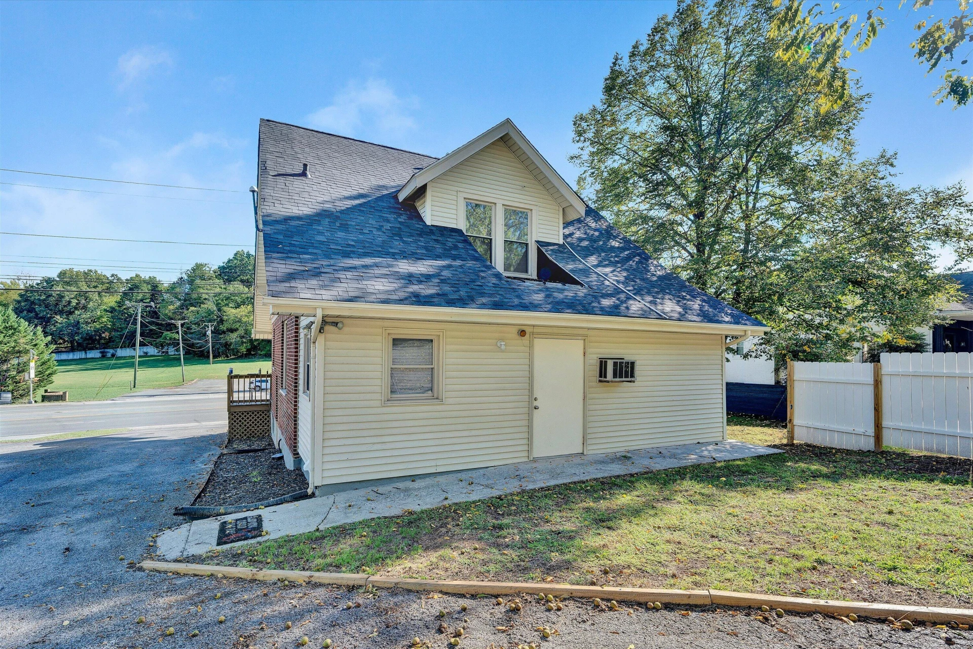 7760 Williamson RD - Photo 2