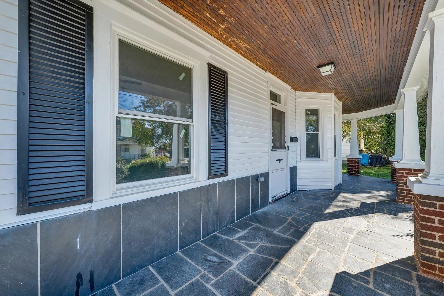 1915 Mercer AVE NW - Photo 4