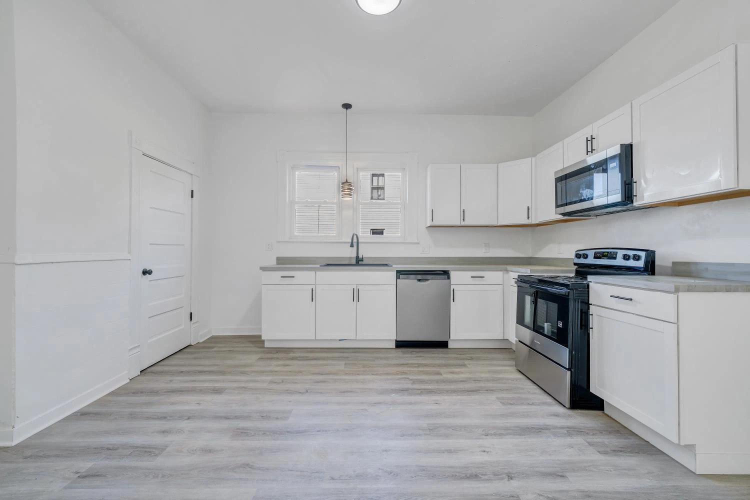 1915 Mercer AVE NW - Photo 5