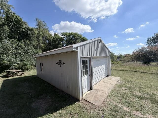 1096 Wells RD - Photo 9