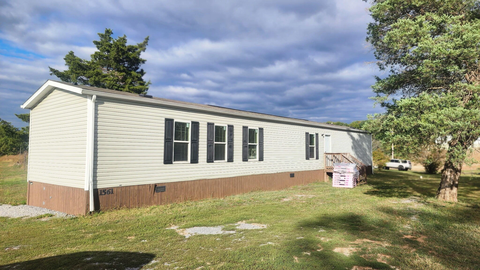 1561 Airport RD