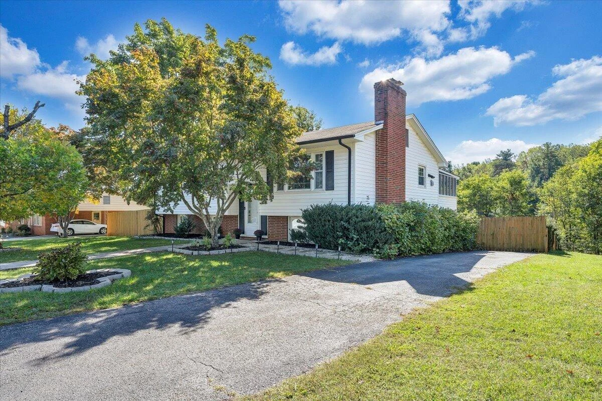5532 Green Meadow RD - Photo 3