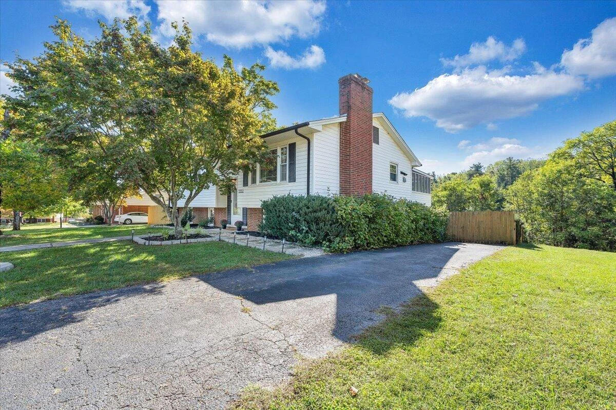 5532 Green Meadow RD - Photo 4