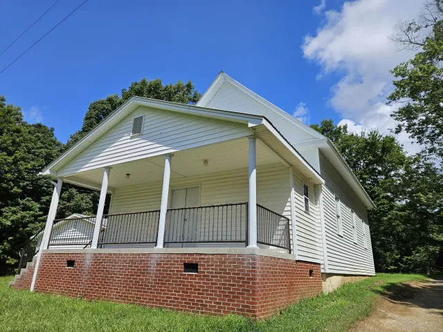 1227 Macks Mountain RD NW