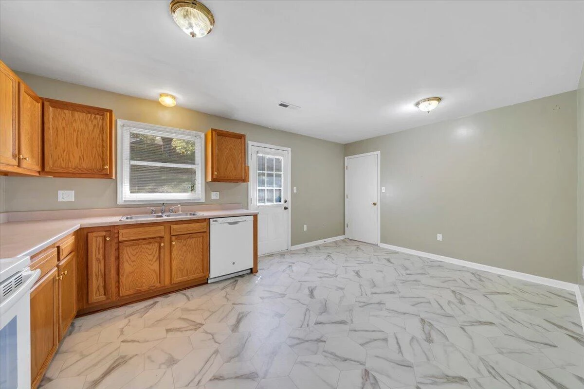5511 N Garden LN - Photo 9