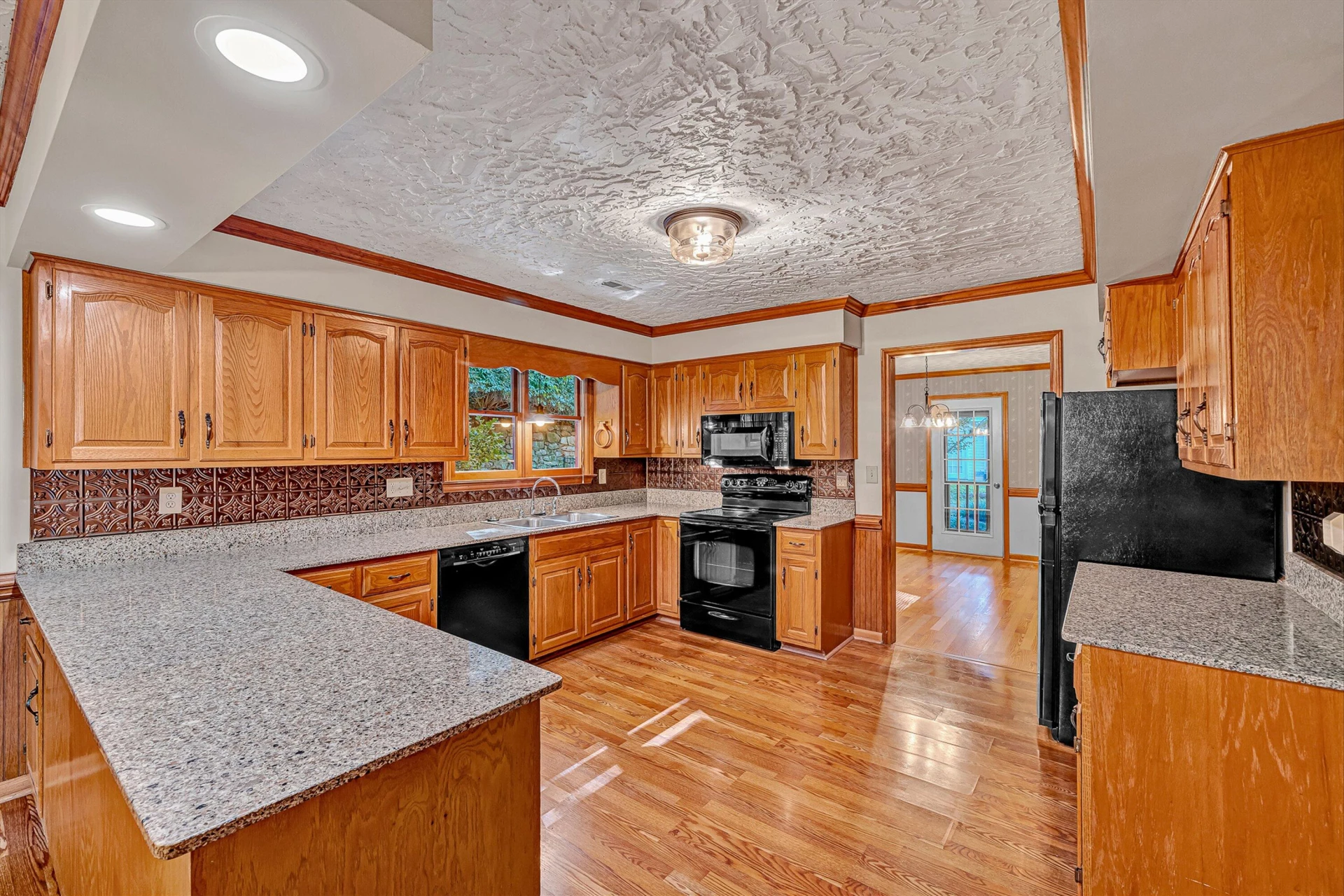 5864 Lakemont DR - Photo 9