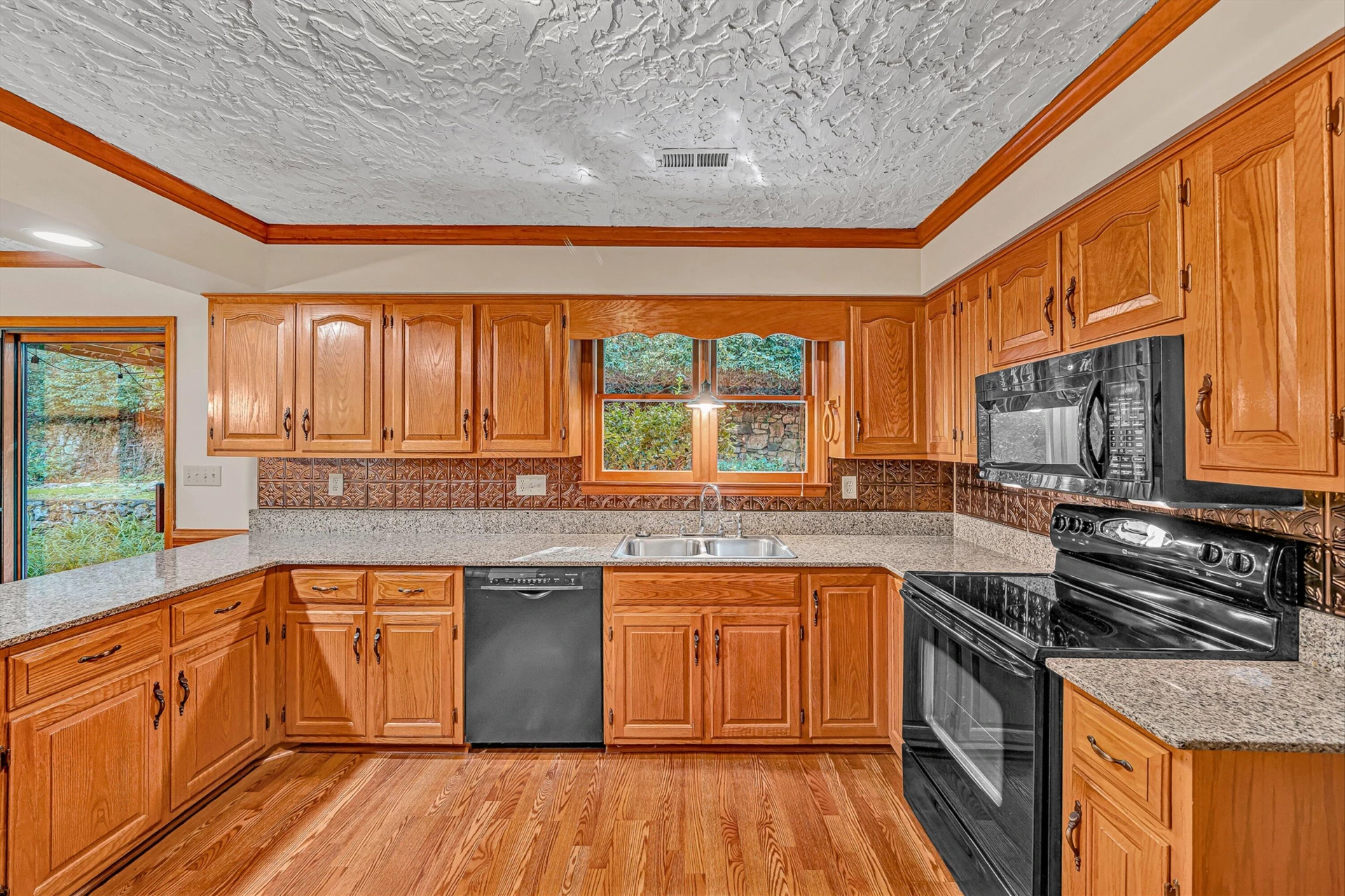 5864 Lakemont DR - Photo 10